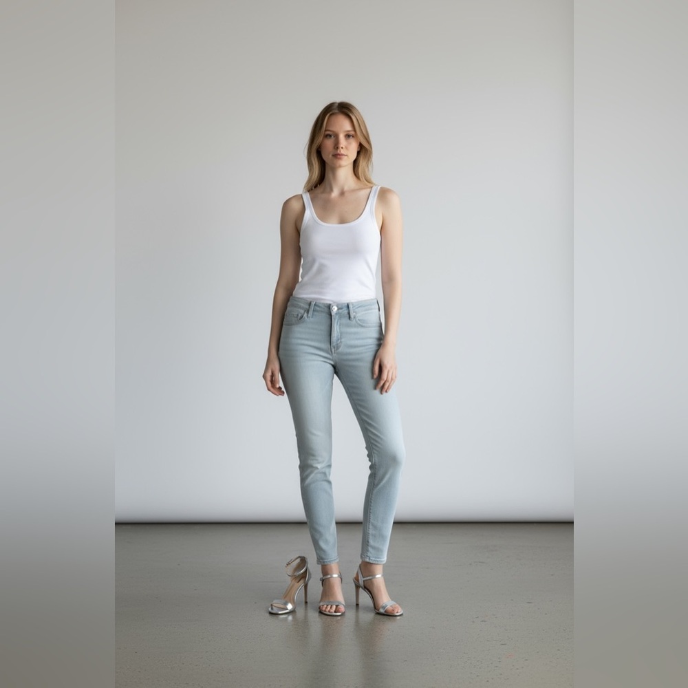 DL1961 Light Gray Denim Jeans